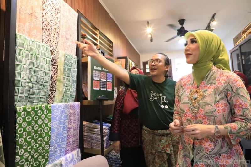batik betawi - ilustrasi berita PKK Jaksel Harap Perajin Batik Betawi Mampu Perkuat Identitas Budaya