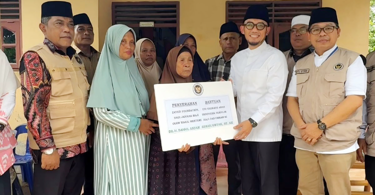 nenek sania - ilustrasi berita Pulang Haji Masih Punya Utang, Nenek Sania Dapat Bantuan Pemerintah