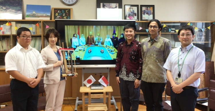 angklung kurikulum - ilustrasi berita Angklung kurikulum: Angklung Resmi Jadi Mata Pelajaran Musik di SMA Gifu Special…
