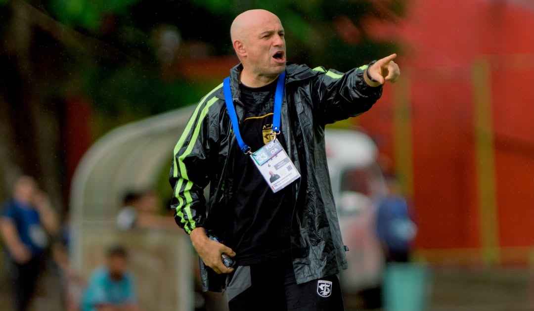 coach tavares - ilustrasi berita Coach Tavares Semprot Pemain Persebaya: Digembleng Jelang Piala Presiden