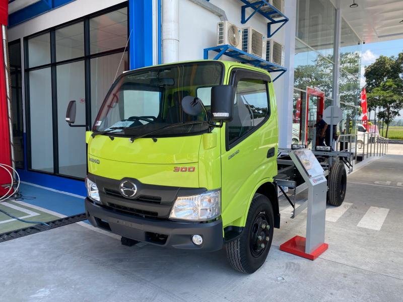 dealer 3s banyuwangi - ilustrasi berita Perkuat Jalur Logistik Jawa-Bali, Hino Resmikan Dealer 3S Banyuwangi