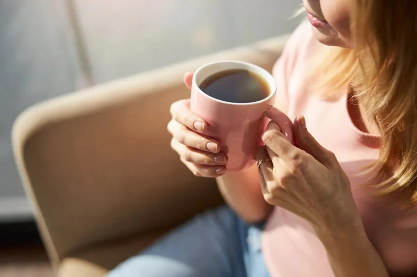 kopi pagi - ilustrasi berita Studi: Kopi Pagi Turunkan Risiko Penyakit Jantung