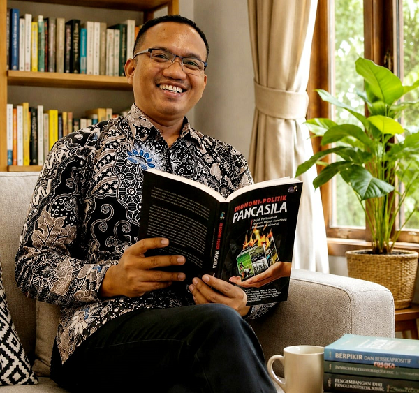 mengindonesiakan ekonomi - ilustrasi berita Mengindonesiakan Ekonomi: Menimbang Ekonomi-Politik Pancasila dan RUU…