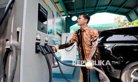mobil listrik - ilustrasi berita Adopsi mobil listrik tak cukup andalkan infrastruktur, pembiayaan jadi kunci