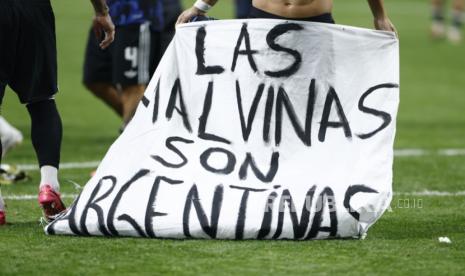 sanksi untuk argentina - ilustrasi berita FIFA Kaji Sanksi untuk Argentina Usai Pemain Bentangkan Spanduk 'Las…