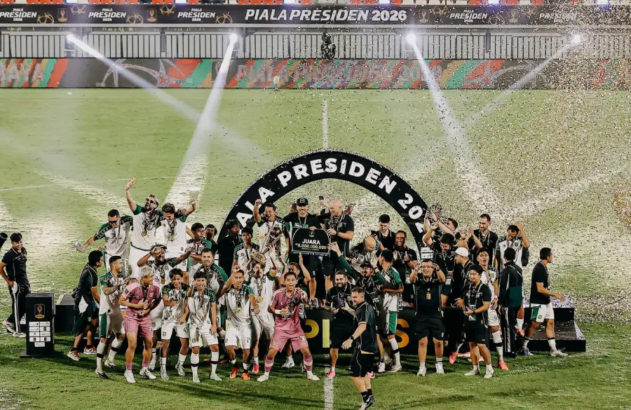 persebaya surabaya - ilustrasi berita Persebaya Surabaya Akhiri Dahaga 22 Tahun, Tekuk Persib Lewat Adu Penalti