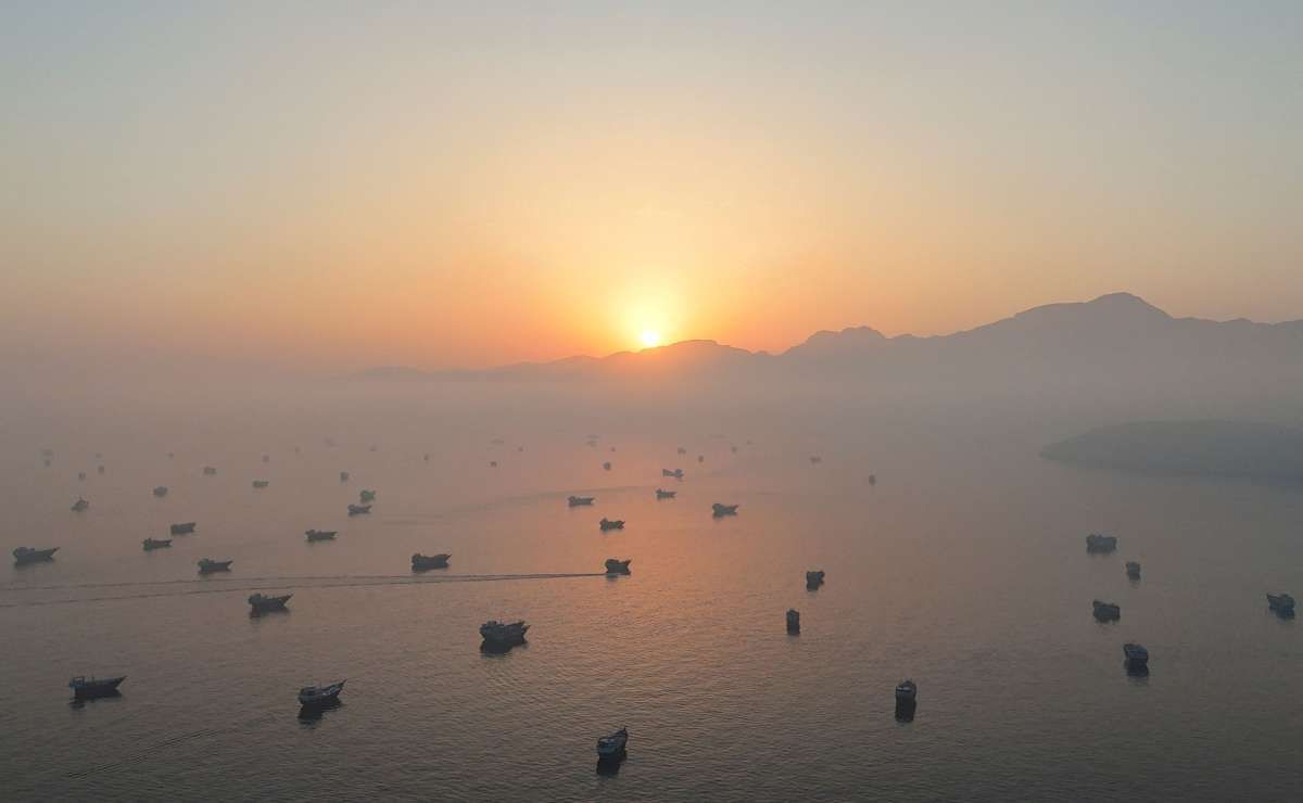 selat hormuz - ilustrasi berita Iran Tegaskan Selat Hormuz di Bawah Kendali Teheran, Harga BBM AS Melonjak